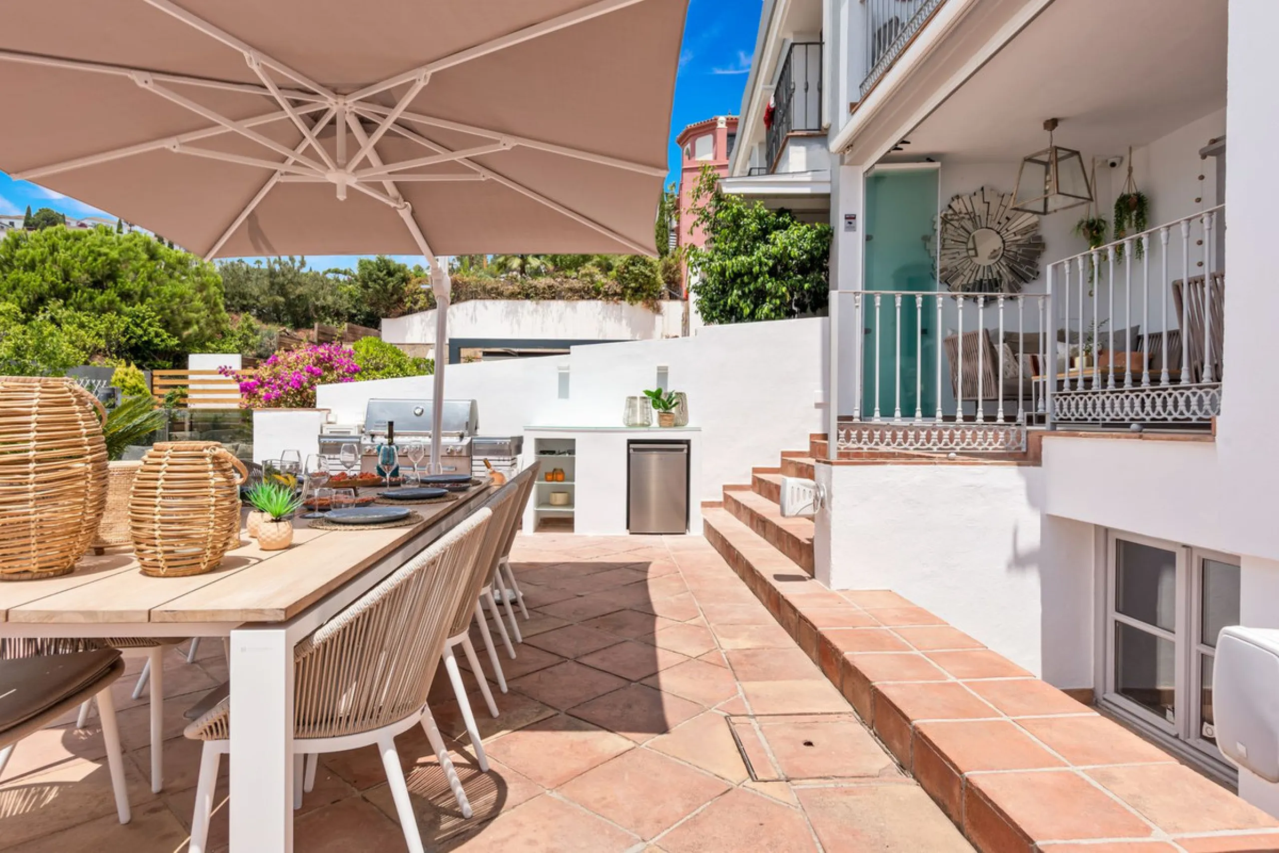 House - Townhouse в продаже в Benahavís, Málaga. В доме 5 спален и 6 ванных комнат. Площадь дома 308 м². Площадь участка 181 м²