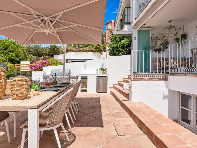 House - Townhouse в продаже в Benahavís, Málaga. В доме 5 спален и 6 ванных комнат. Площадь дома 308 м². Площадь участка 181 м²