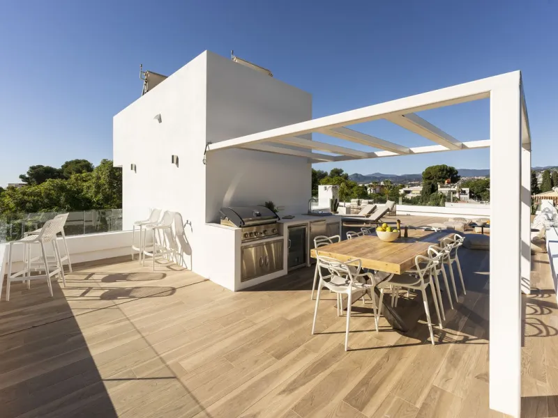 Modern Luxury in Lower Nueva Andalucía – An ideal family home!
