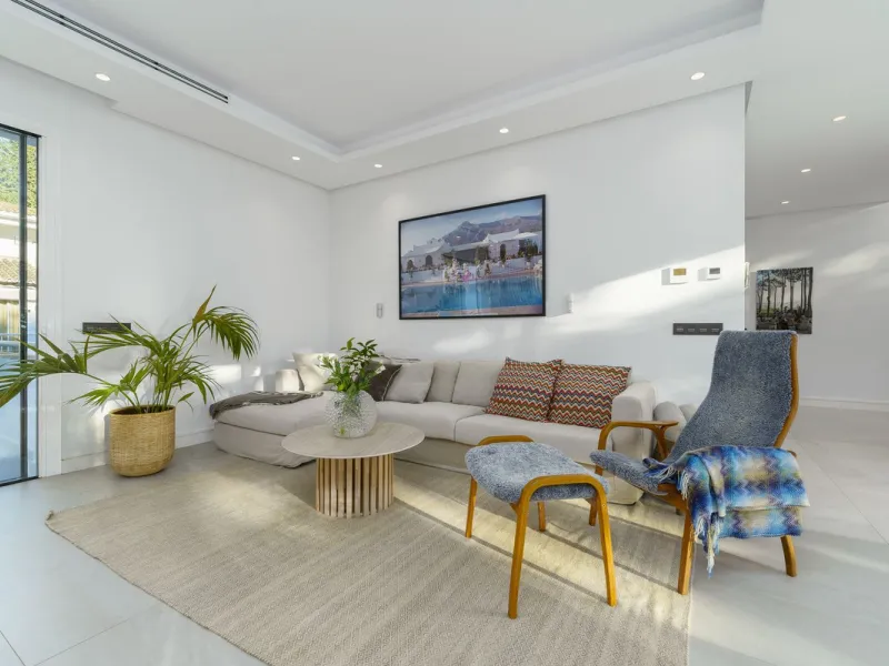 Modern Luxury in Lower Nueva Andalucía – An ideal family home!