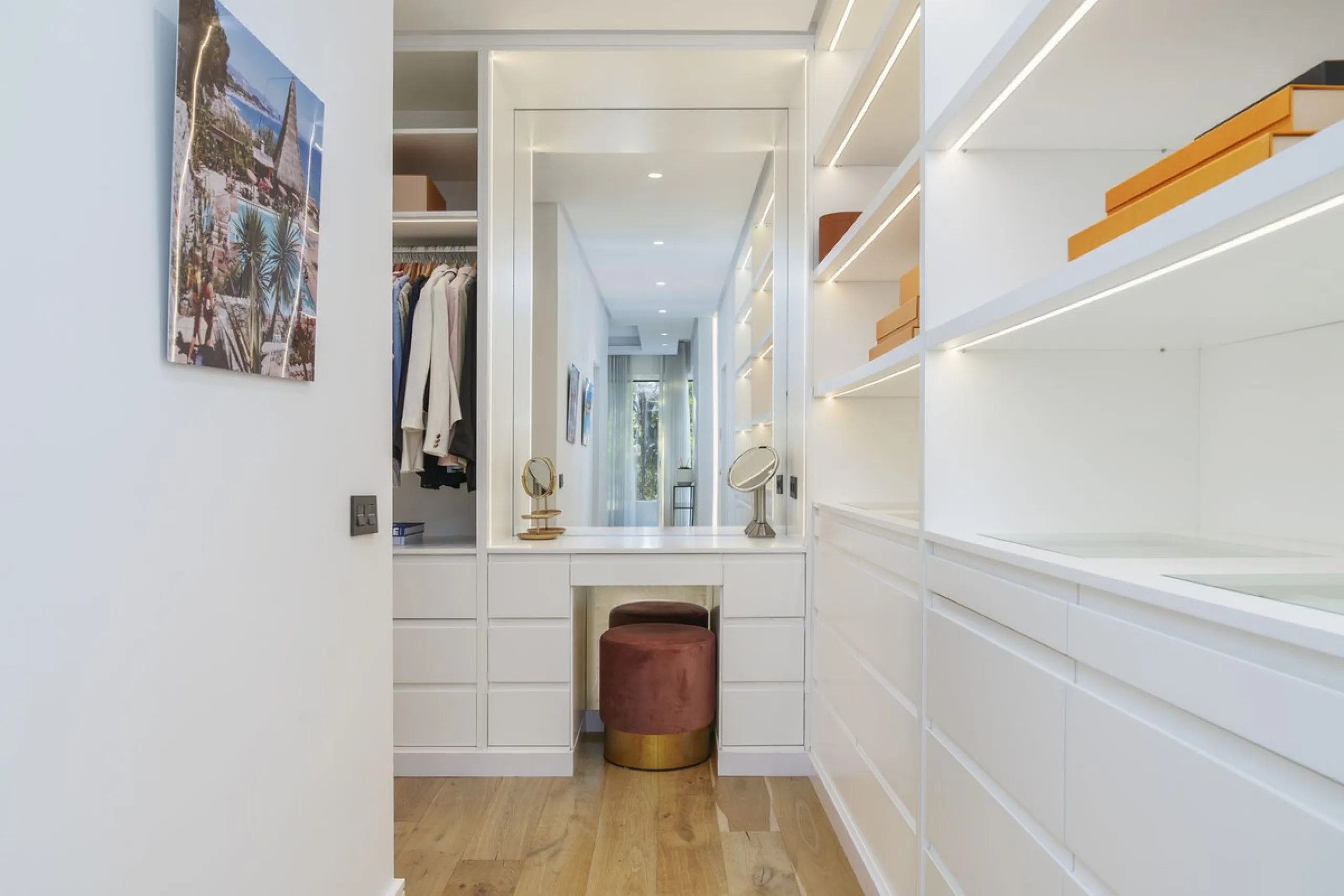 Modern Luxury in Lower Nueva Andalucía – An ideal family home!