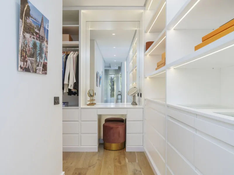 Modern Luxury in Lower Nueva Andalucía – An ideal family home!
