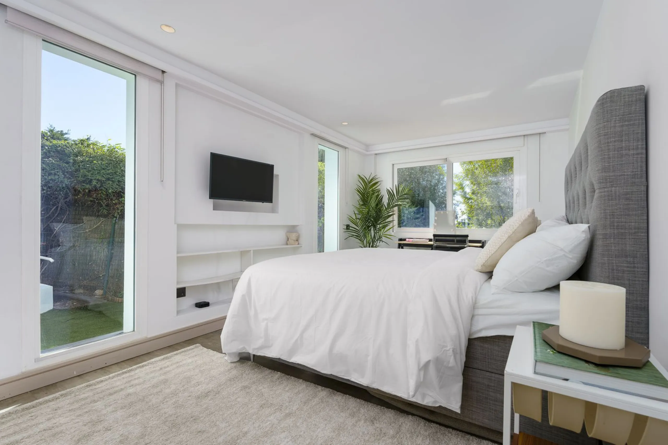 Modern Luxury in Lower Nueva Andalucía – An ideal family home!