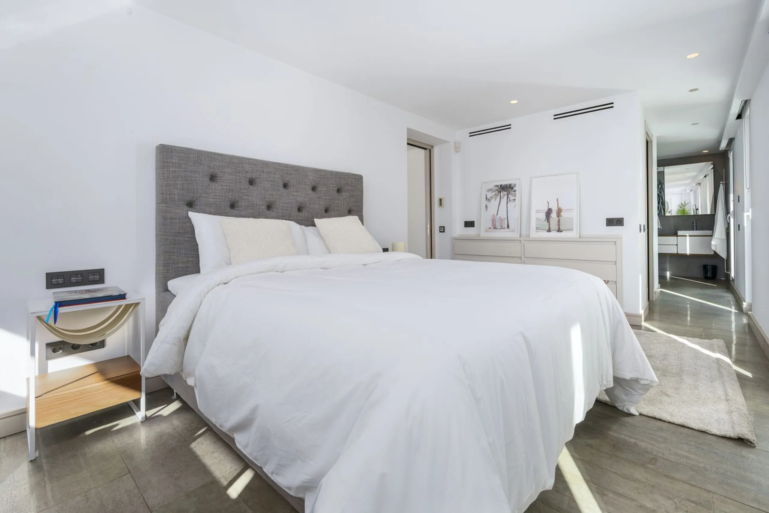 Modern Luxury in Lower Nueva Andalucía – An ideal family home!