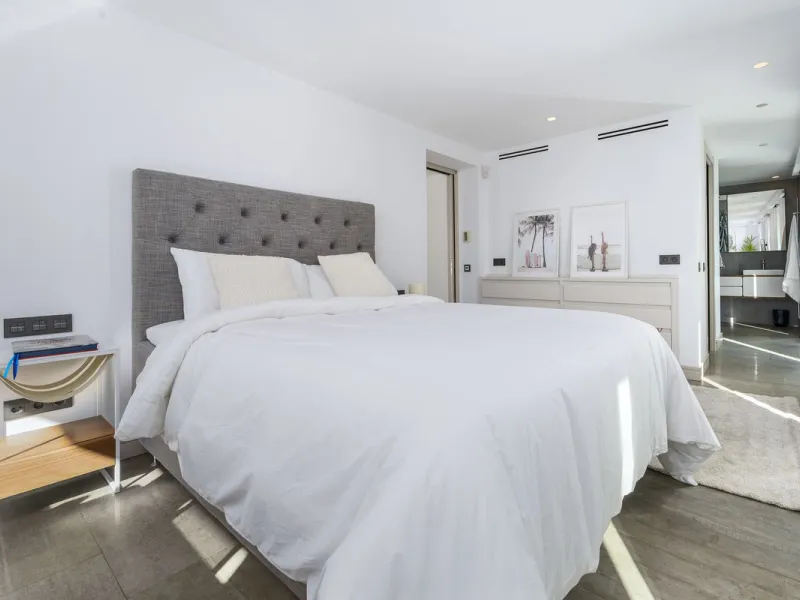 Modern Luxury in Lower Nueva Andalucía – An ideal family home!