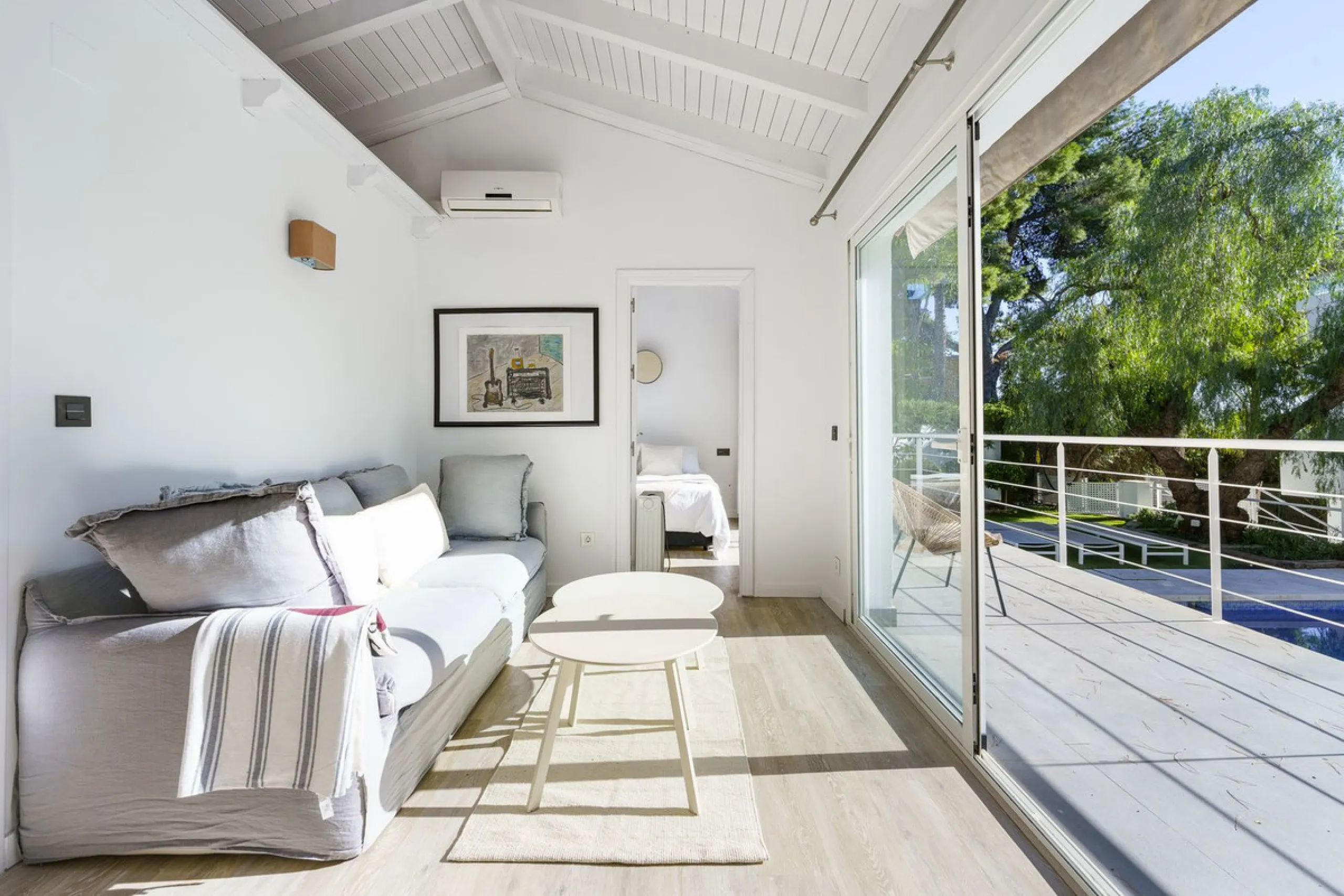 Modern Luxury in Lower Nueva Andalucía – An ideal family home!