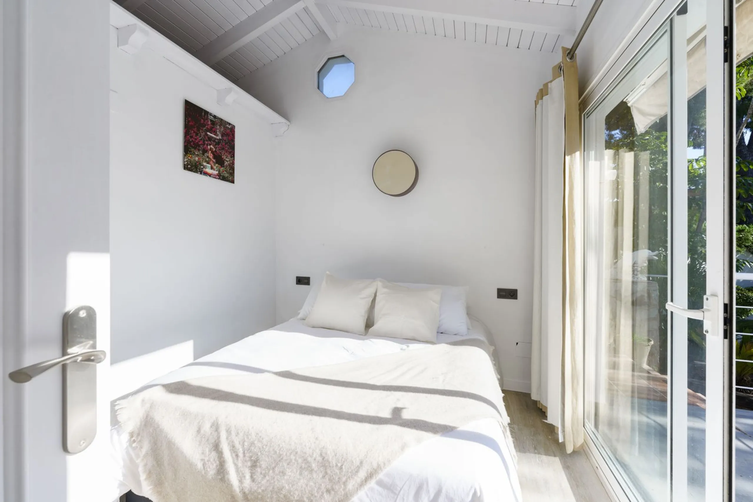 Modern Luxury in Lower Nueva Andalucía – An ideal family home!