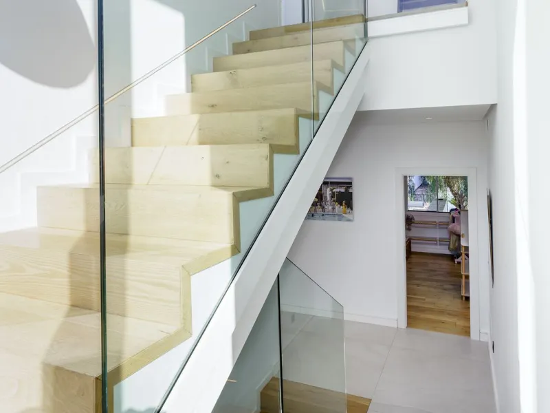 Modern Luxury in Lower Nueva Andalucía – An ideal family home!