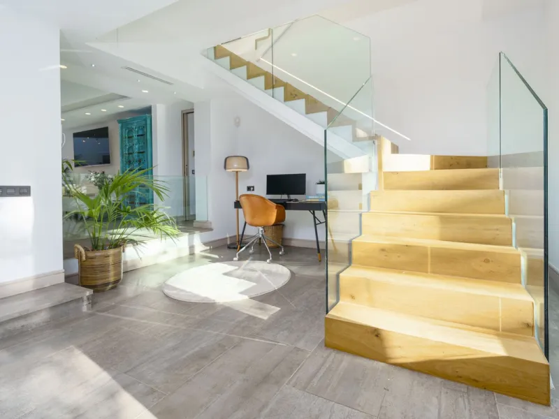 Modern Luxury in Lower Nueva Andalucía – An ideal family home!