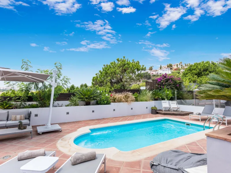 House - Townhouse в продаже в Benahavís, Málaga. В доме 5 спален и 6 ванных комнат. Площадь дома 308 м². Площадь участка 181 м²