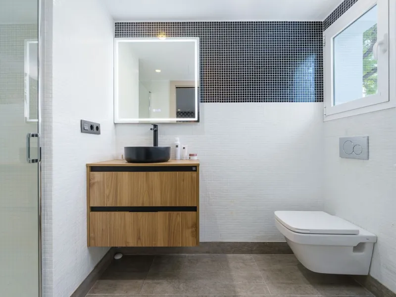 Modern Luxury in Lower Nueva Andalucía – An ideal family home!