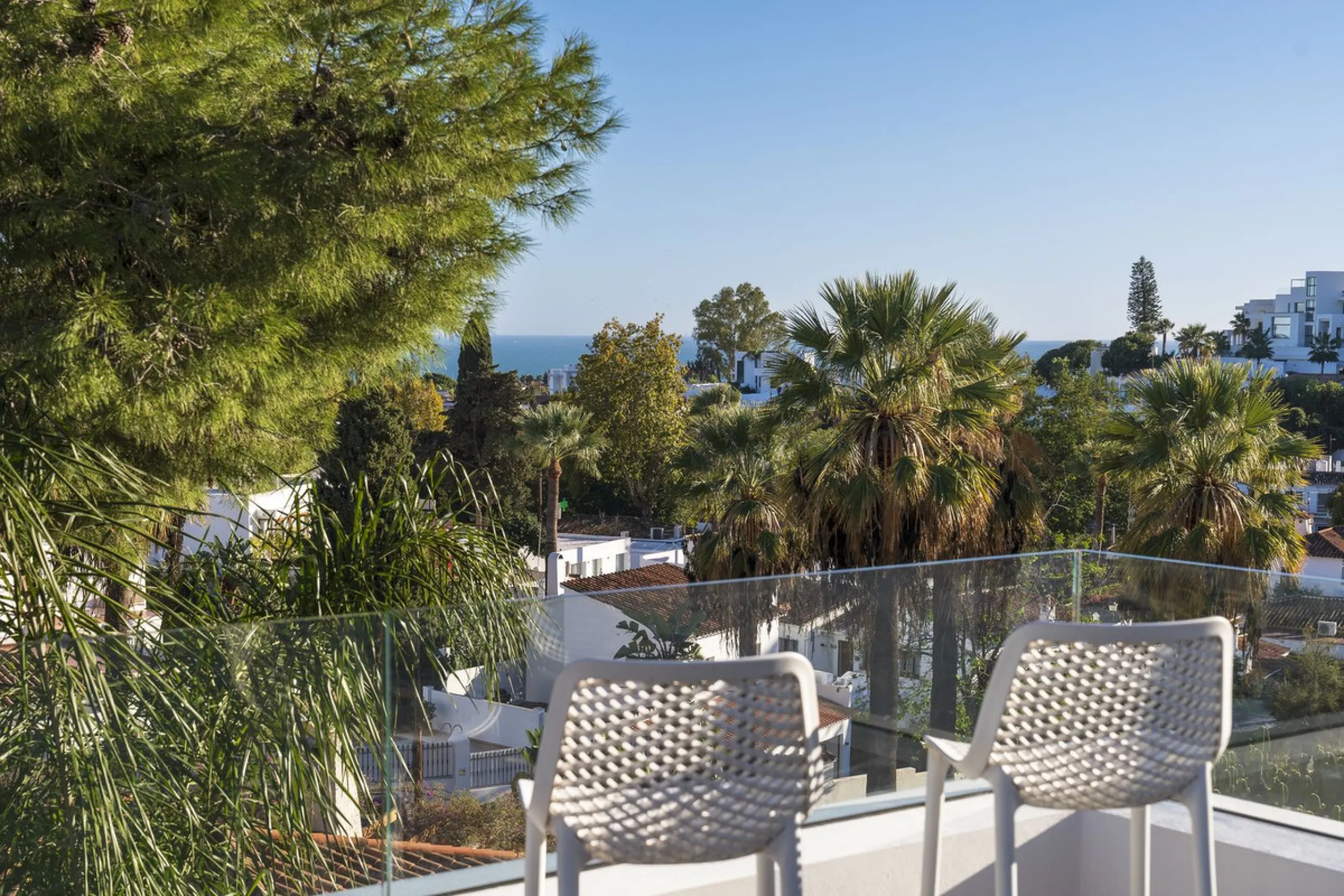 Modern Luxury in Lower Nueva Andalucía – An ideal family home!