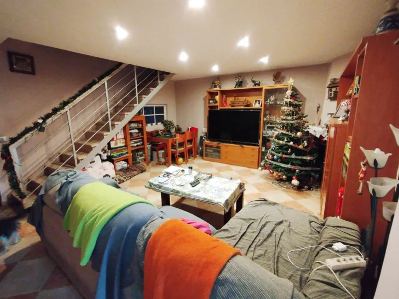 Discover your new beachfront home in Rincón de la Victoria! This charming semi-detached house, located in an exclusive complex of few homes, offers you the opportunity to live just 50 meters from the beach. With 197 m² built and 97 m² usable space distrib