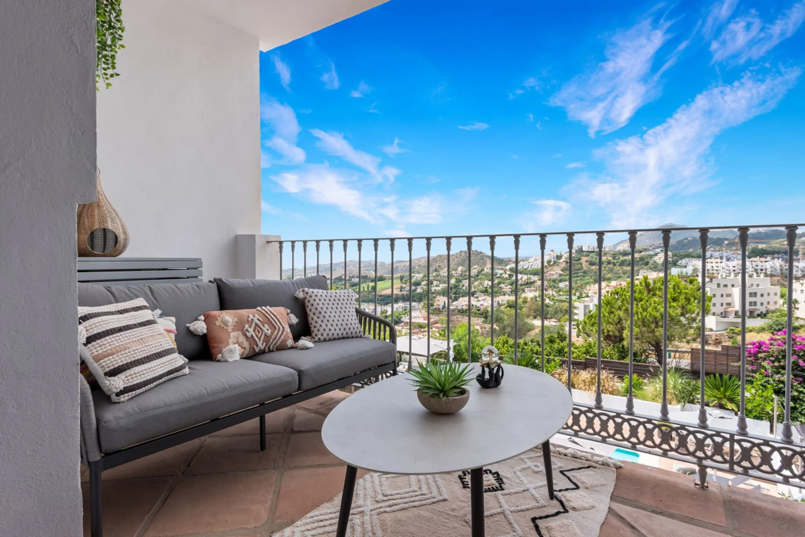House - Townhouse в продаже в Benahavís, Málaga. В доме 5 спален и 6 ванных комнат. Площадь дома 308 м². Площадь участка 181 м²