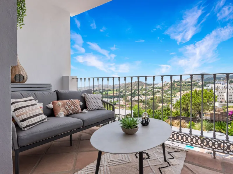 House - Townhouse в продаже в Benahavís, Málaga. В доме 5 спален и 6 ванных комнат. Площадь дома 308 м². Площадь участка 181 м²