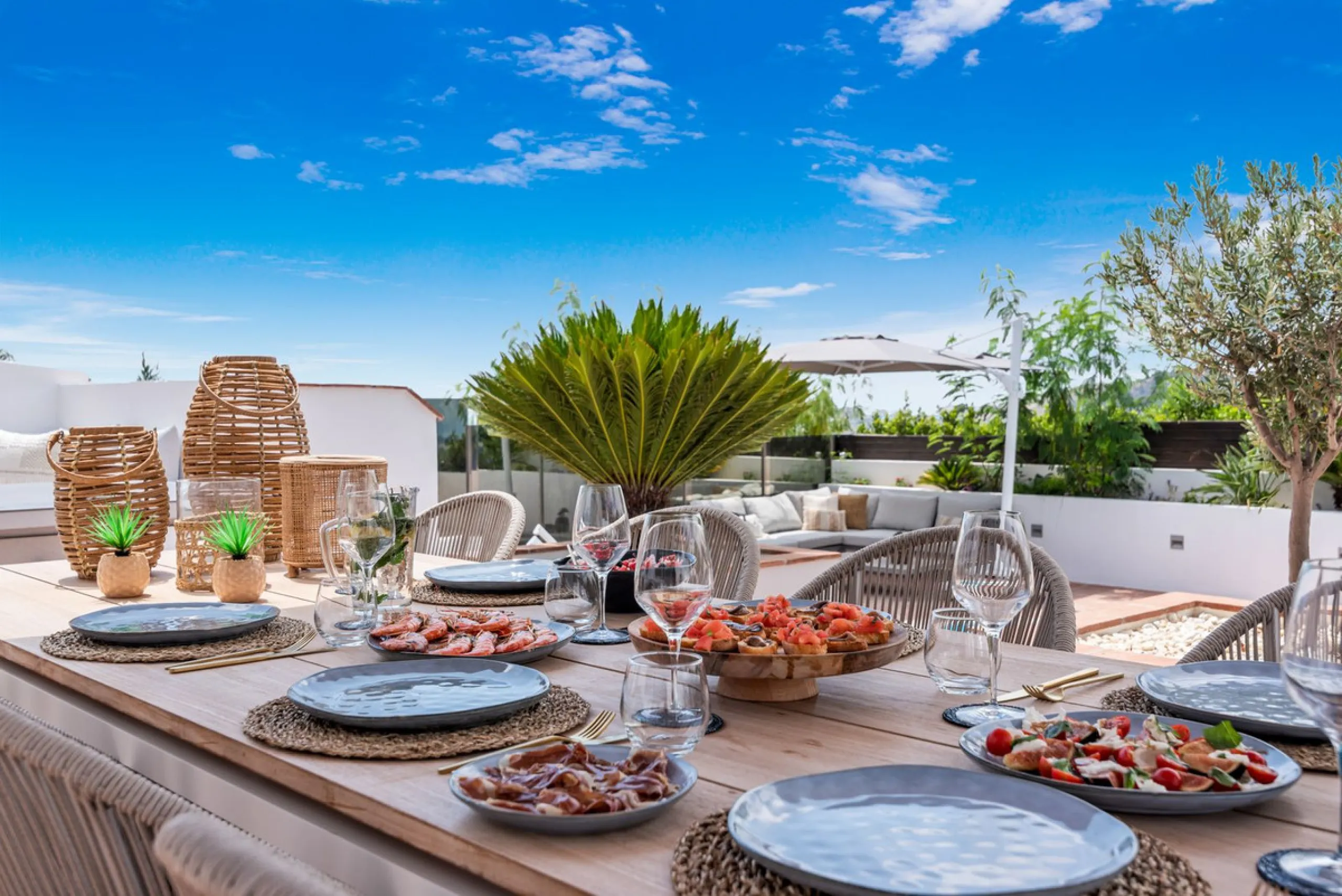 House - Townhouse в продаже в Benahavís, Málaga. В доме 5 спален и 6 ванных комнат. Площадь дома 308 м². Площадь участка 181 м²