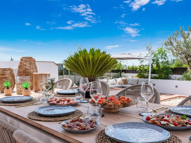 House - Townhouse в продаже в Benahavís, Málaga. В доме 5 спален и 6 ванных комнат. Площадь дома 308 м². Площадь участка 181 м²