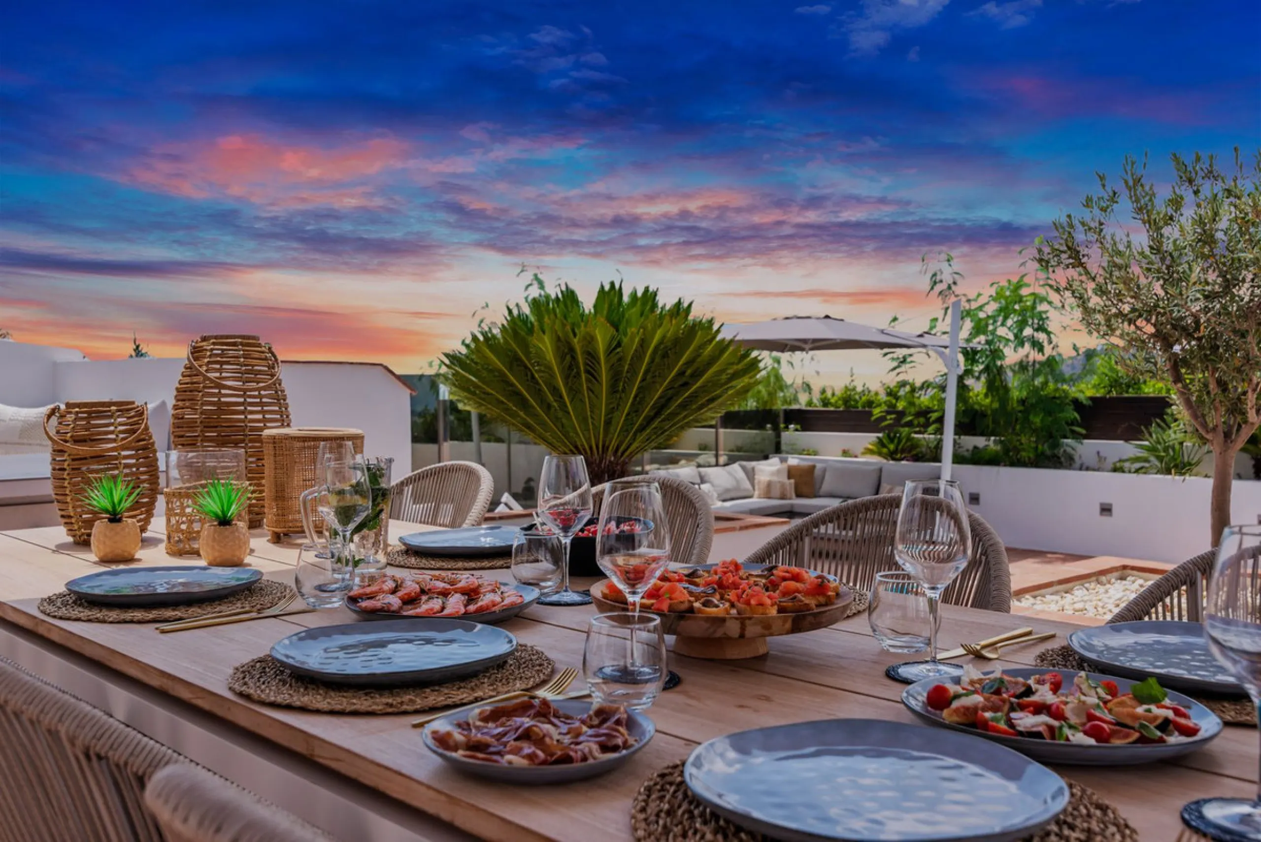 House - Townhouse в продаже в Benahavís, Málaga. В доме 5 спален и 6 ванных комнат. Площадь дома 308 м². Площадь участка 181 м²