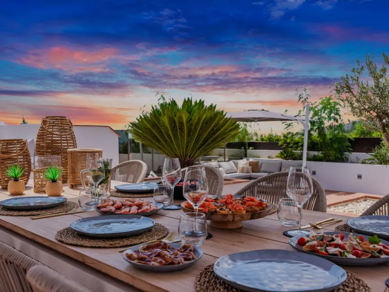 House - Townhouse в продаже в Benahavís, Málaga. В доме 5 спален и 6 ванных комнат. Площадь дома 308 м². Площадь участка 181 м²