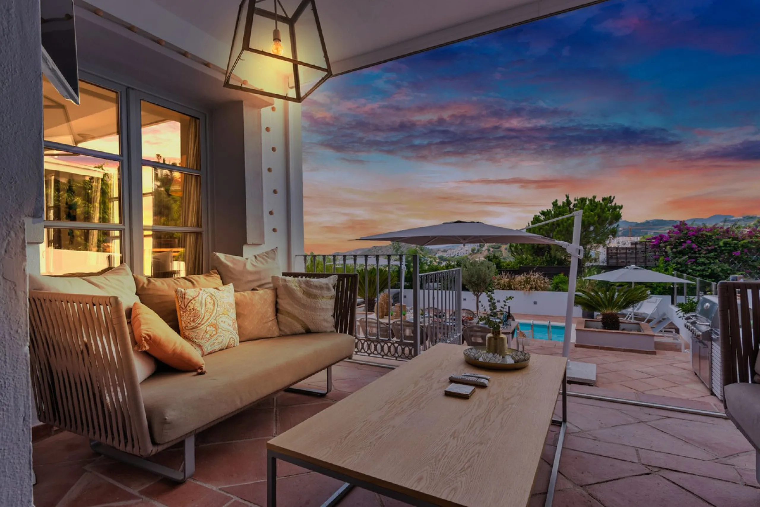 House - Townhouse в продаже в Benahavís, Málaga. В доме 5 спален и 6 ванных комнат. Площадь дома 308 м². Площадь участка 181 м²