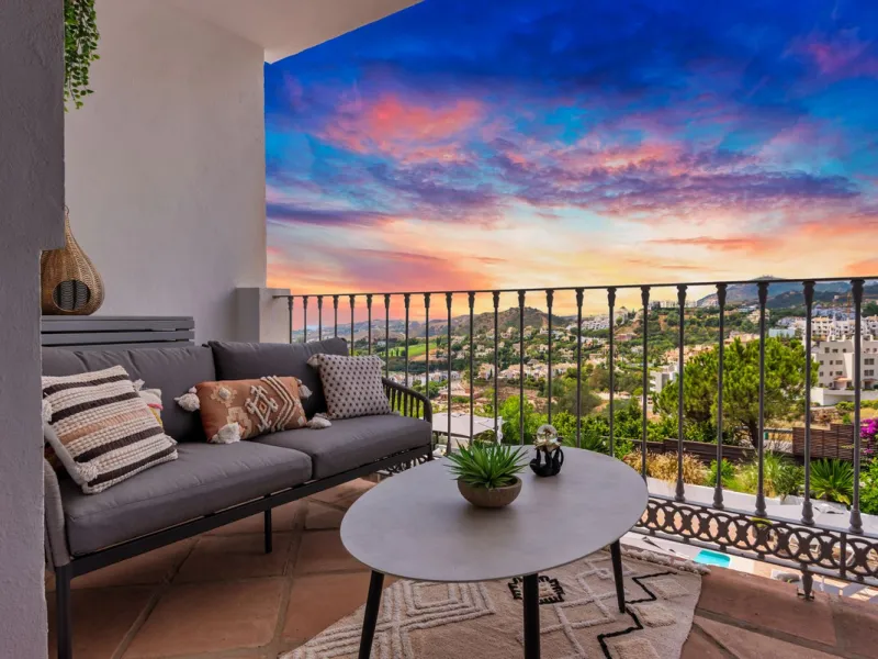 House - Townhouse в продаже в Benahavís, Málaga. В доме 5 спален и 6 ванных комнат. Площадь дома 308 м². Площадь участка 181 м²