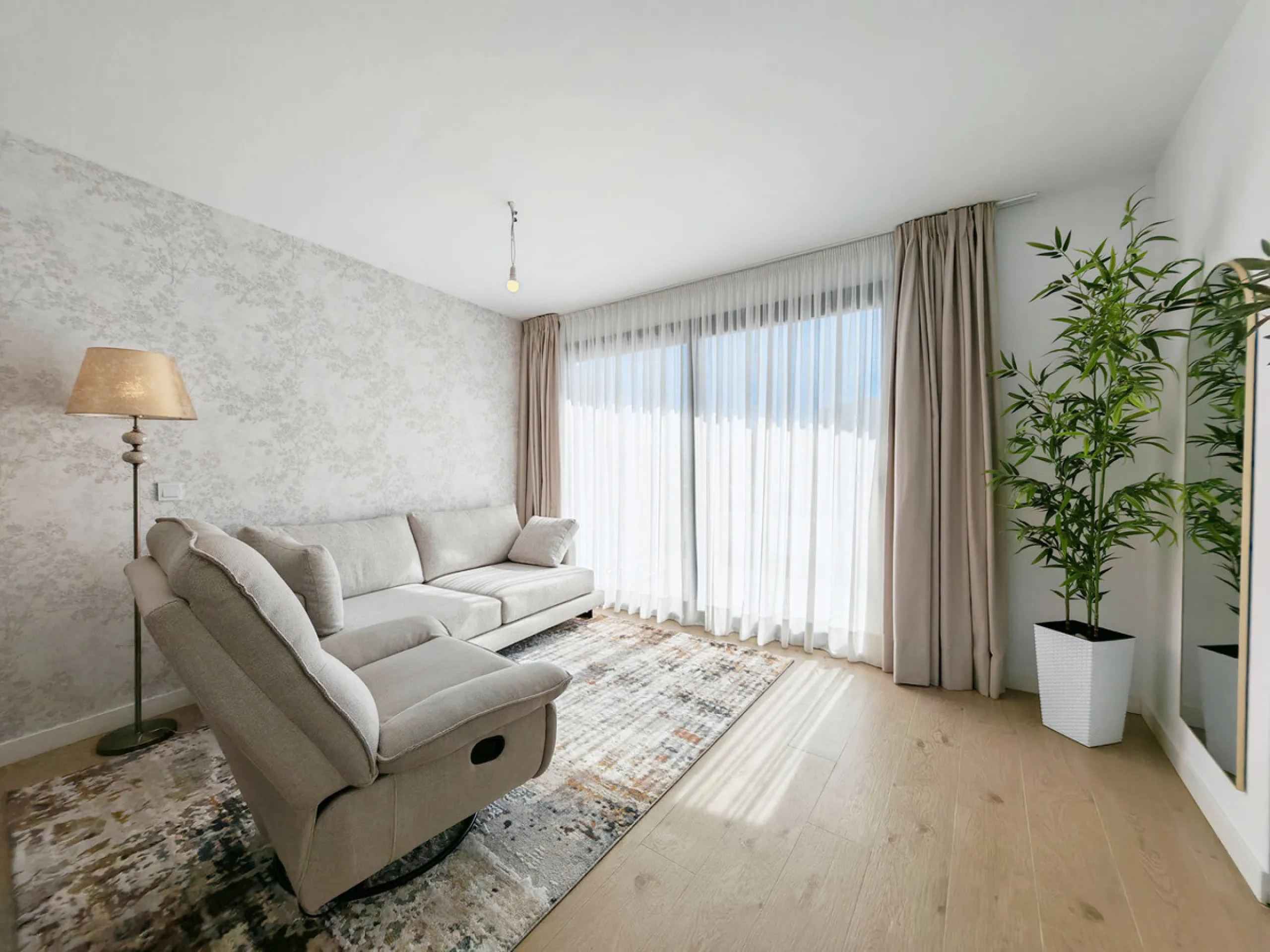 Apartment - Middle Floor Apartment в продаже в Estepona, Málaga. В доме 2 спален и 2 ванных комнат. Площадь дома 107 м²