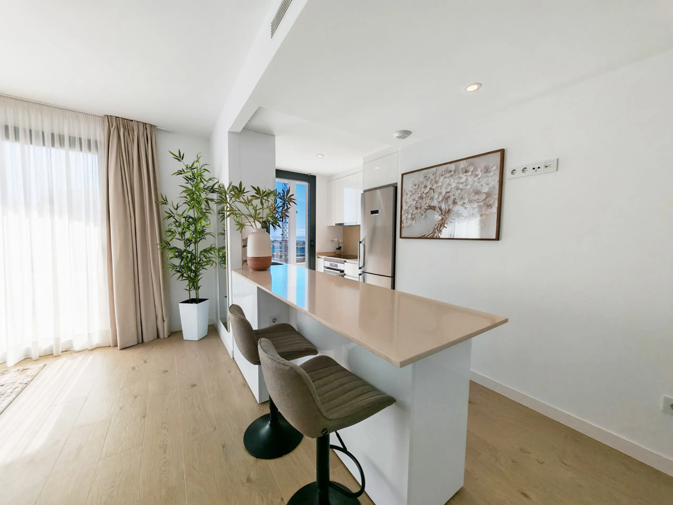 Apartment - Middle Floor Apartment в продаже в Estepona, Málaga. В доме 2 спален и 2 ванных комнат. Площадь дома 107 м²