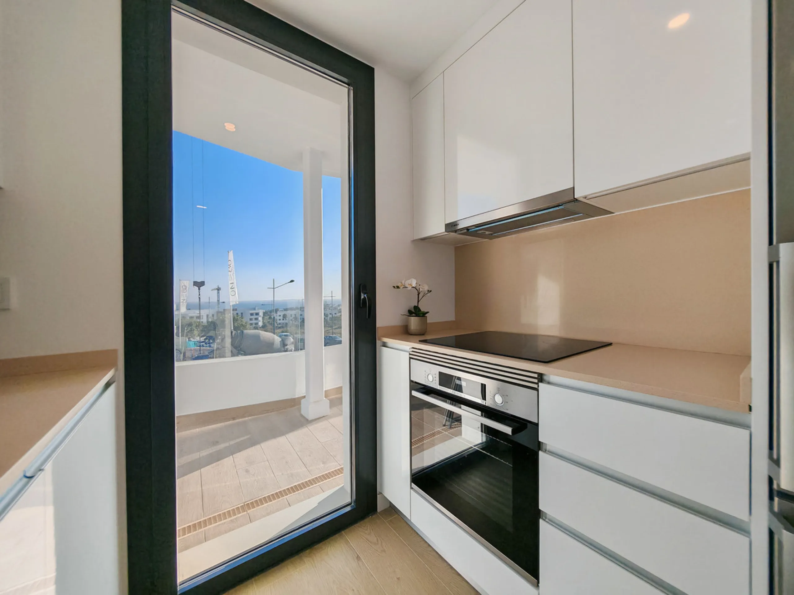 Apartment - Middle Floor Apartment в продаже в Estepona, Málaga. В доме 2 спален и 2 ванных комнат. Площадь дома 107 м²