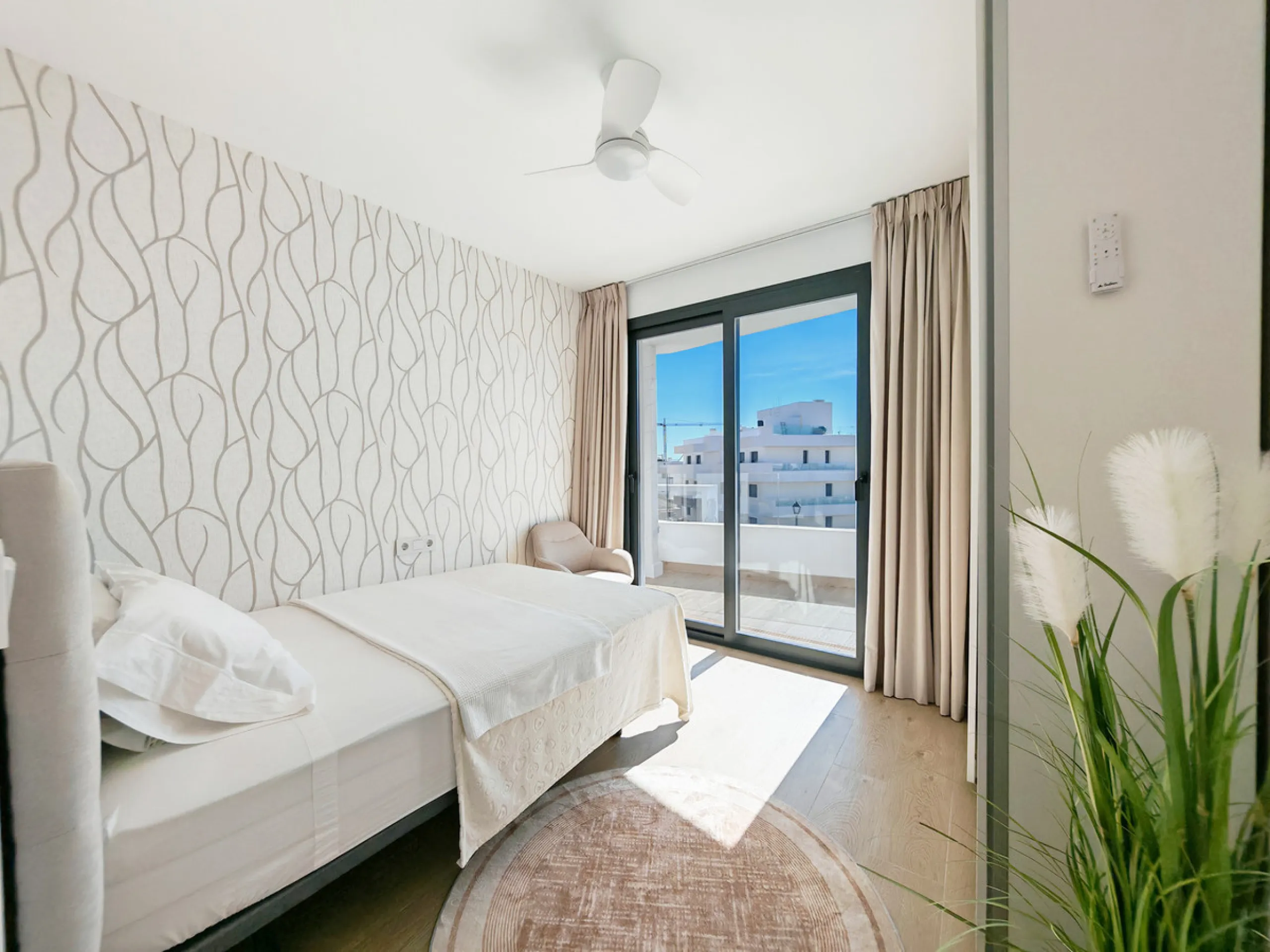 Apartment - Middle Floor Apartment в продаже в Estepona, Málaga. В доме 2 спален и 2 ванных комнат. Площадь дома 107 м²