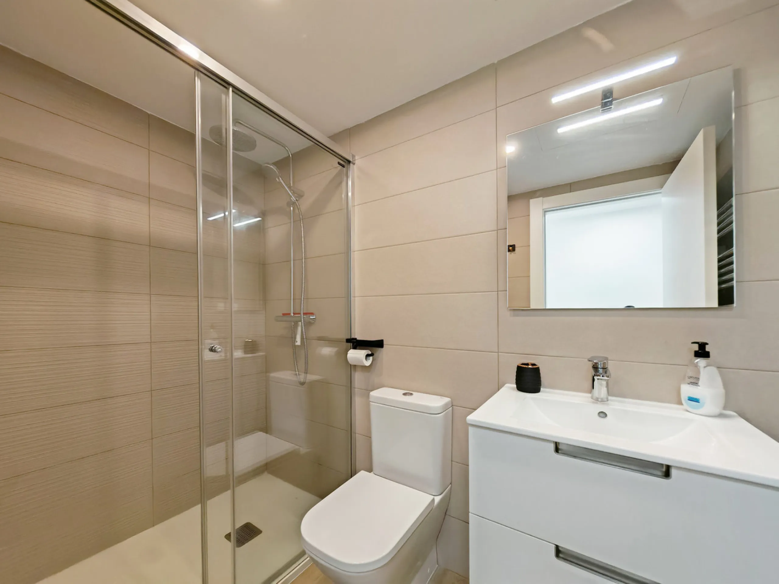 Apartment - Middle Floor Apartment в продаже в Estepona, Málaga. В доме 2 спален и 2 ванных комнат. Площадь дома 107 м²
