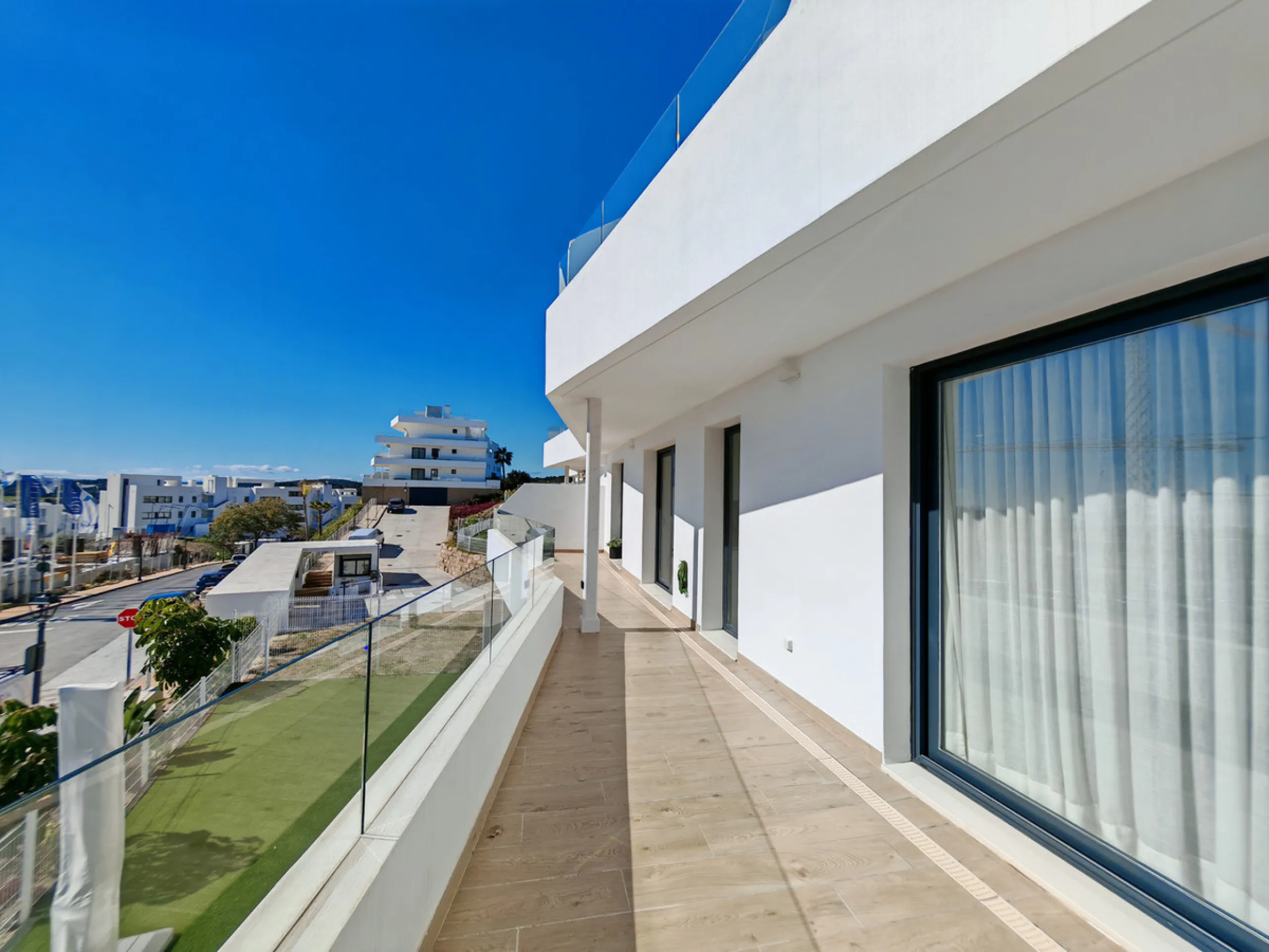 Apartment - Middle Floor Apartment в продаже в Estepona, Málaga. В доме 2 спален и 2 ванных комнат. Площадь дома 107 м²