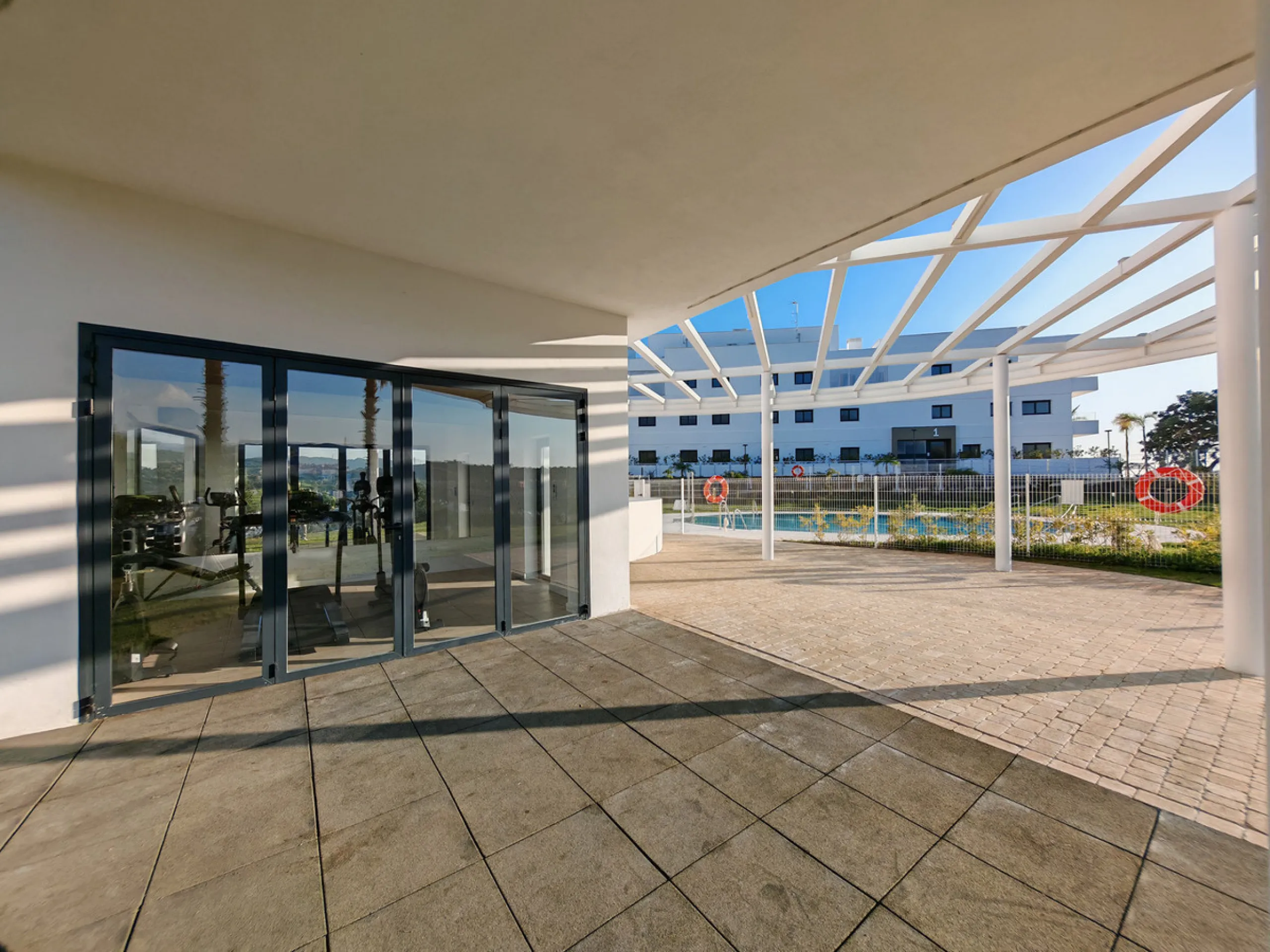 Apartment - Middle Floor Apartment в продаже в Estepona, Málaga. В доме 2 спален и 2 ванных комнат. Площадь дома 107 м²