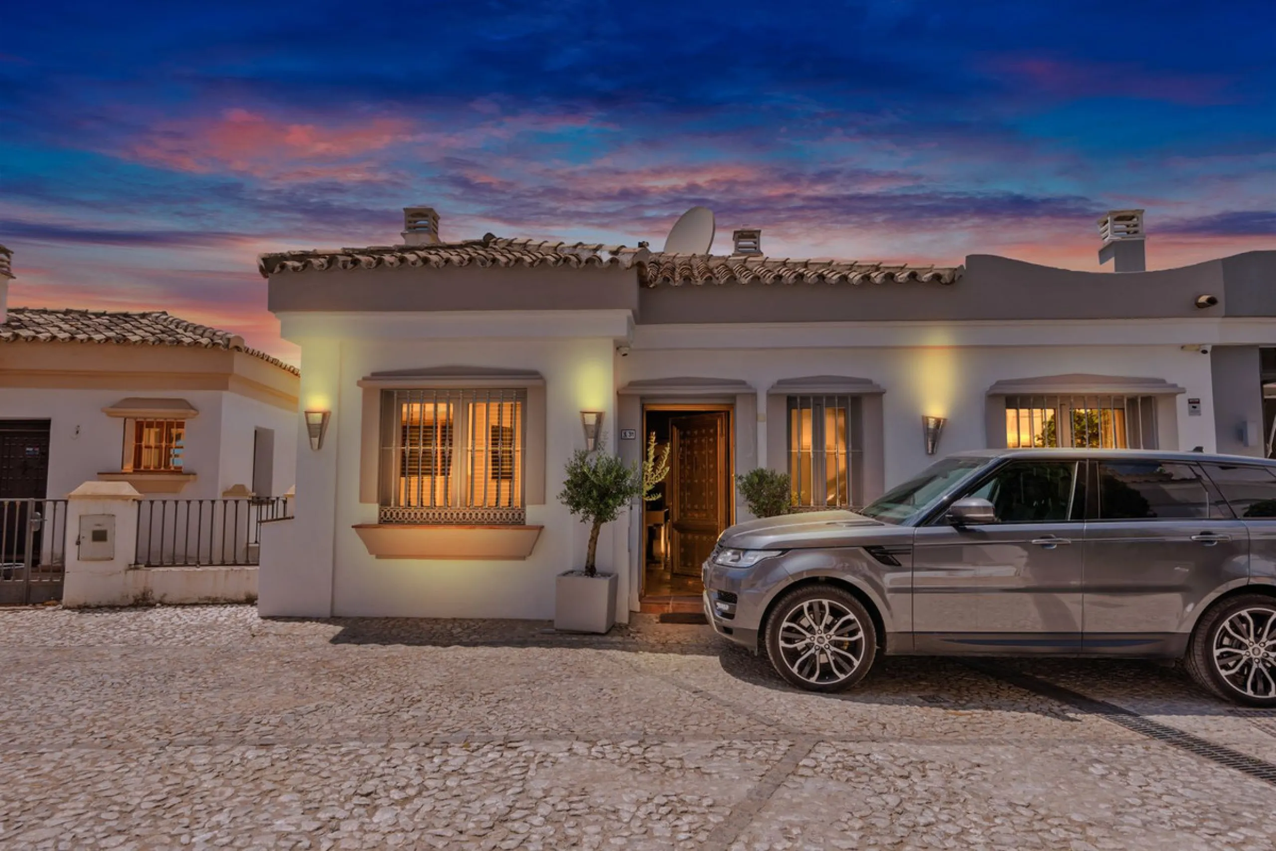 House - Townhouse в продаже в Benahavís, Málaga. В доме 5 спален и 6 ванных комнат. Площадь дома 308 м². Площадь участка 181 м²