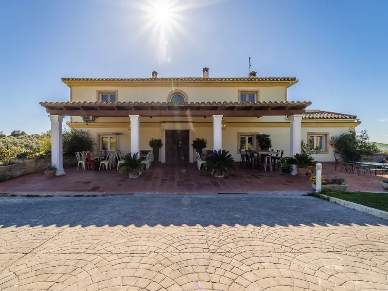 For Sale: Winery with Boutique Hotel and Restaurant – A Thriving Business with a Rich History
