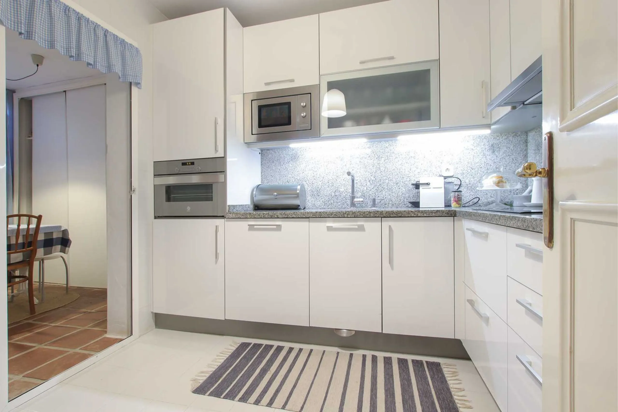 LUXURIOUS 2-BEDROOM APARTMENT FOR SALE ON MARBELLA'S GOLDEN MILE