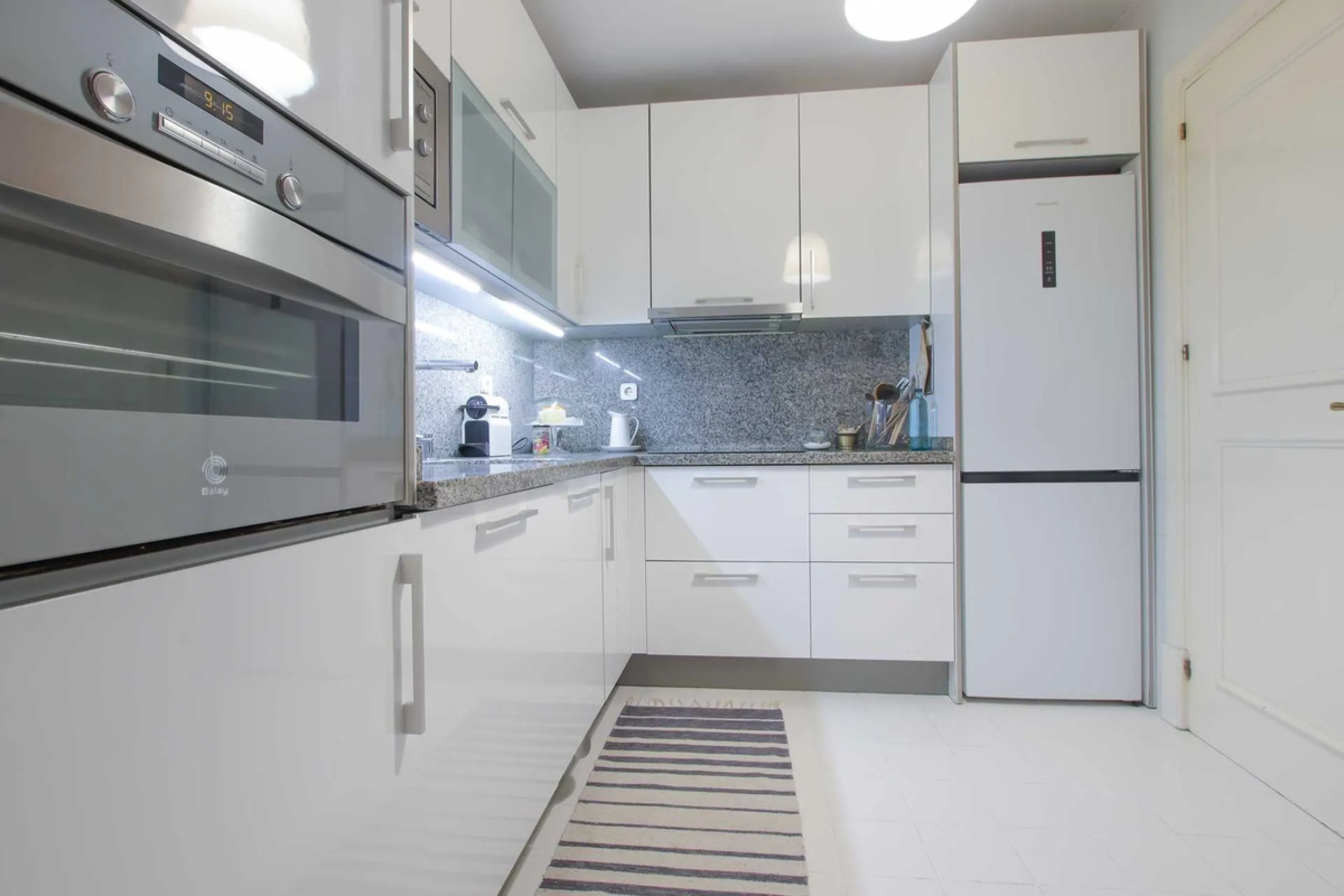 LUXURIOUS 2-BEDROOM APARTMENT FOR SALE ON MARBELLA'S GOLDEN MILE