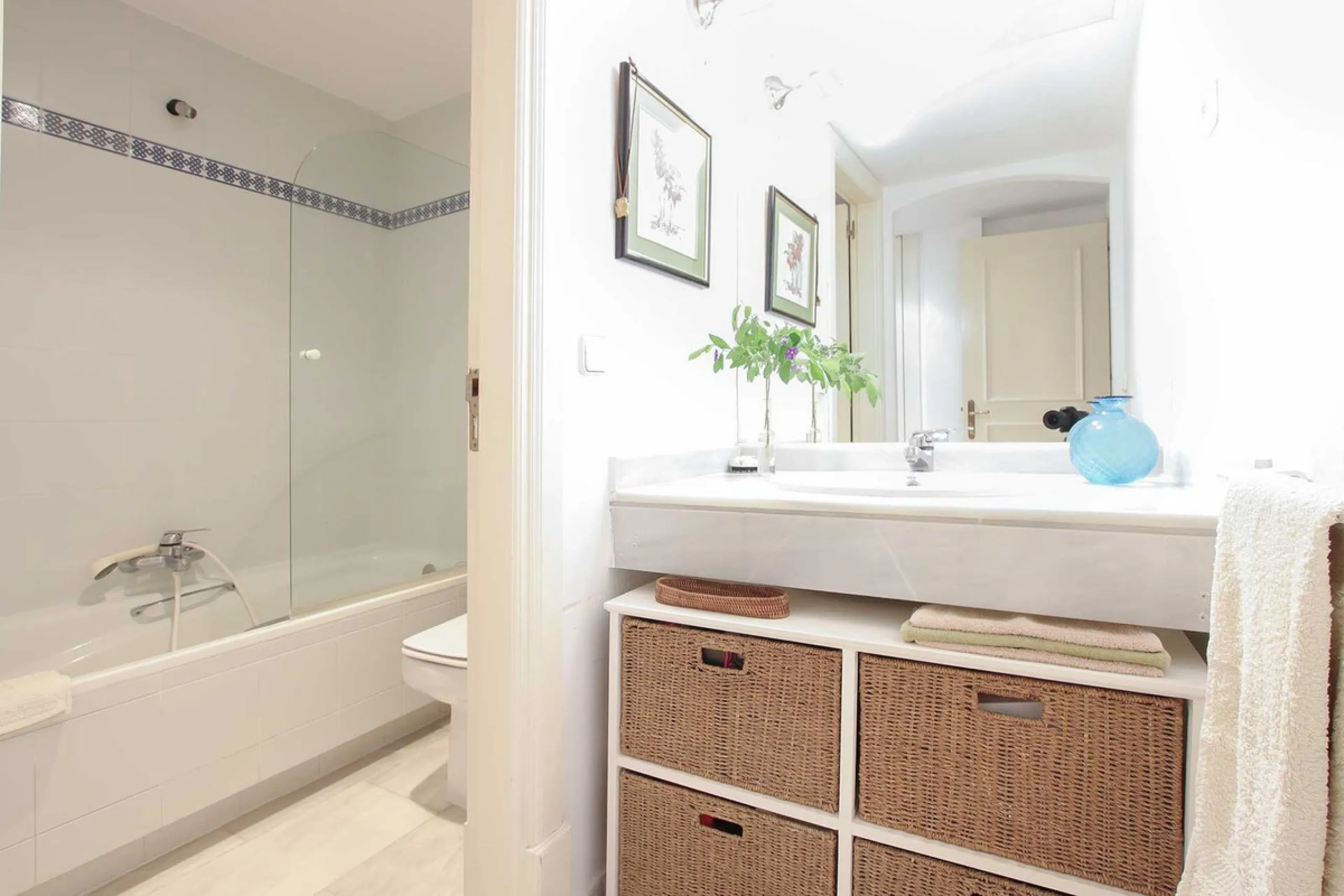 LUXURIOUS 2-BEDROOM APARTMENT FOR SALE ON MARBELLA'S GOLDEN MILE