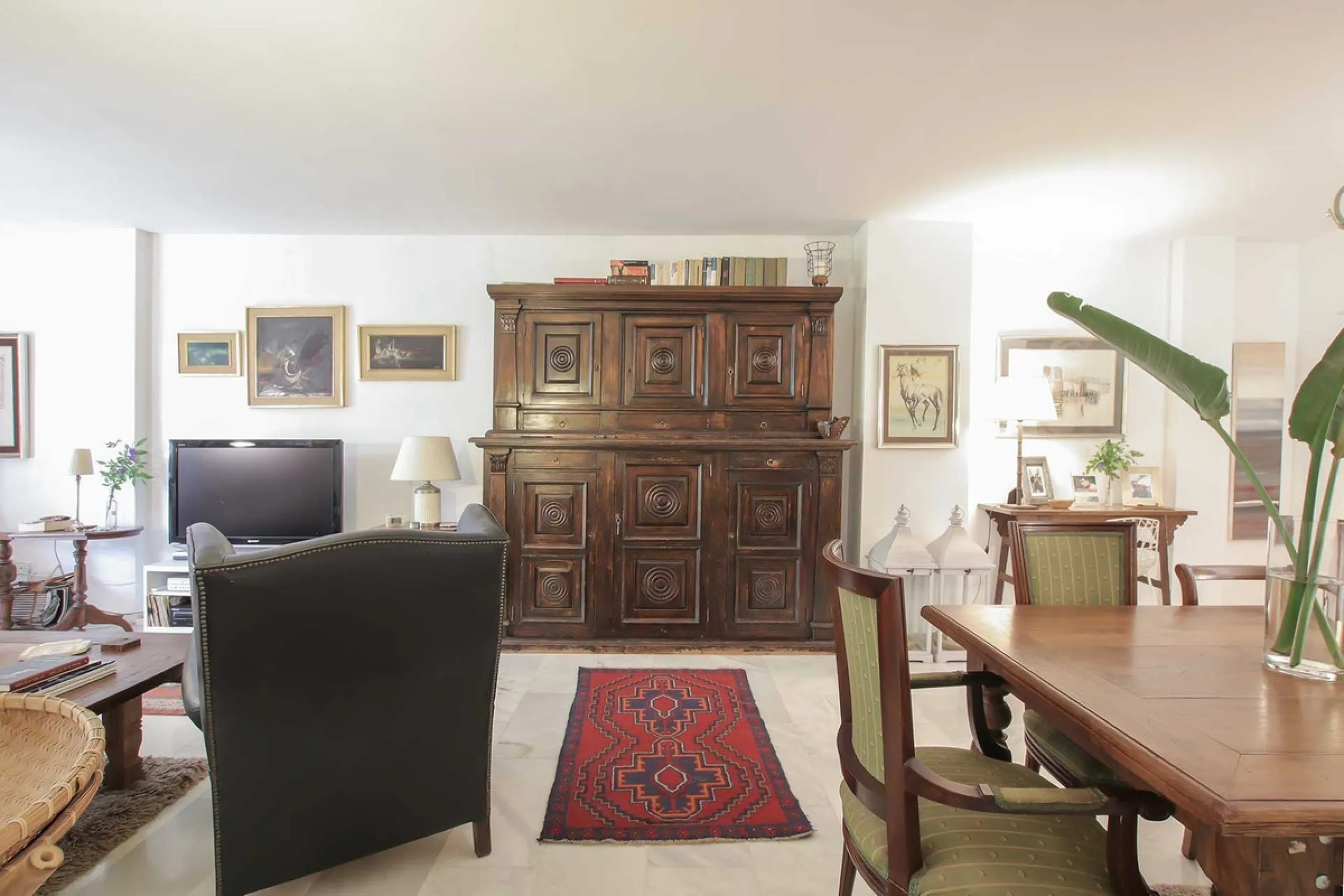 LUXURIOUS 2-BEDROOM APARTMENT FOR SALE ON MARBELLA'S GOLDEN MILE