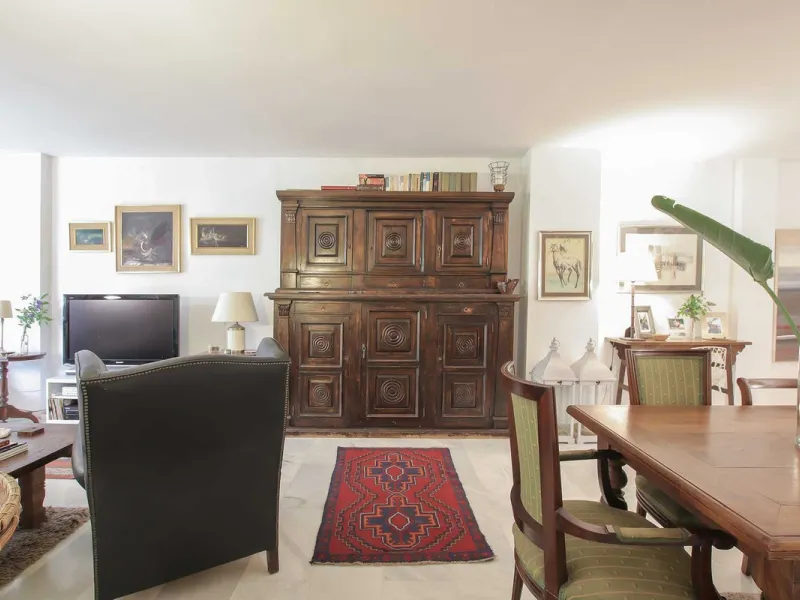 LUXURIOUS 2-BEDROOM APARTMENT FOR SALE ON MARBELLA'S GOLDEN MILE