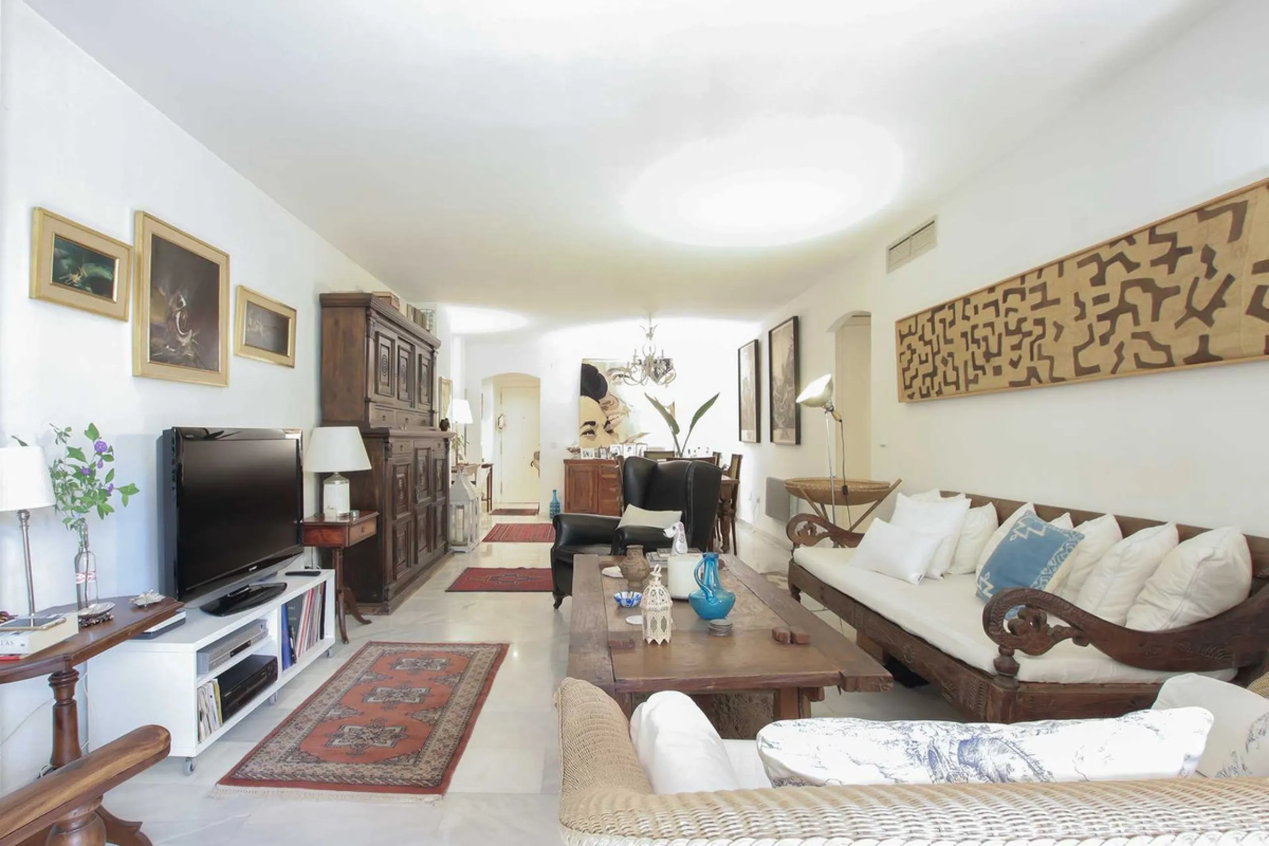 LUXURIOUS 2-BEDROOM APARTMENT FOR SALE ON MARBELLA'S GOLDEN MILE