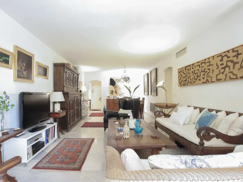 LUXURIOUS 2-BEDROOM APARTMENT FOR SALE ON MARBELLA'S GOLDEN MILE