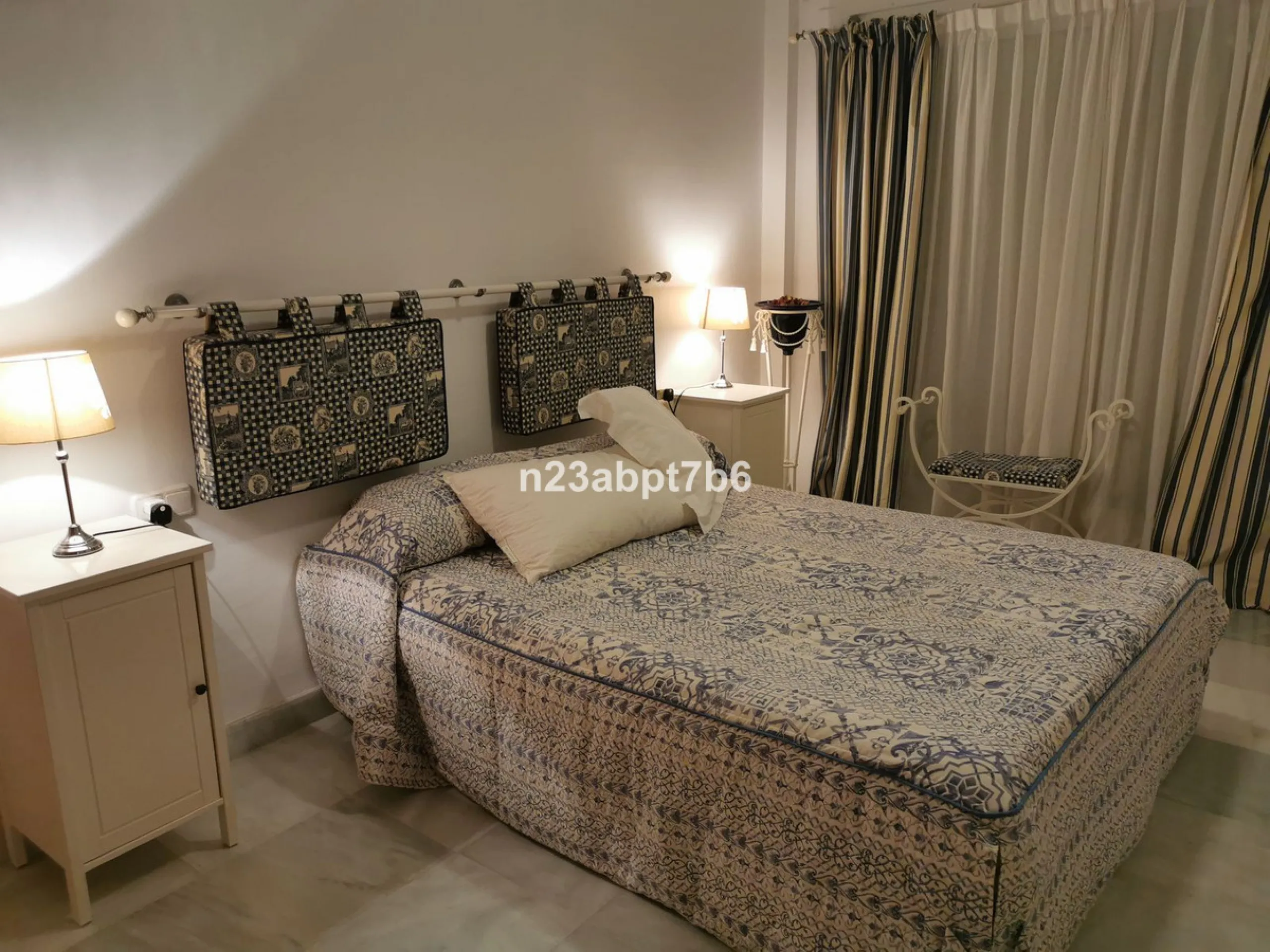 Great opportunity for INVESTMENT seekers to purchase an apartment with three bedrooms and two bathrooms, en-suite in the Master bedroom, in the central area of the Marbella's Golf Valley, Nueva Andalucia.