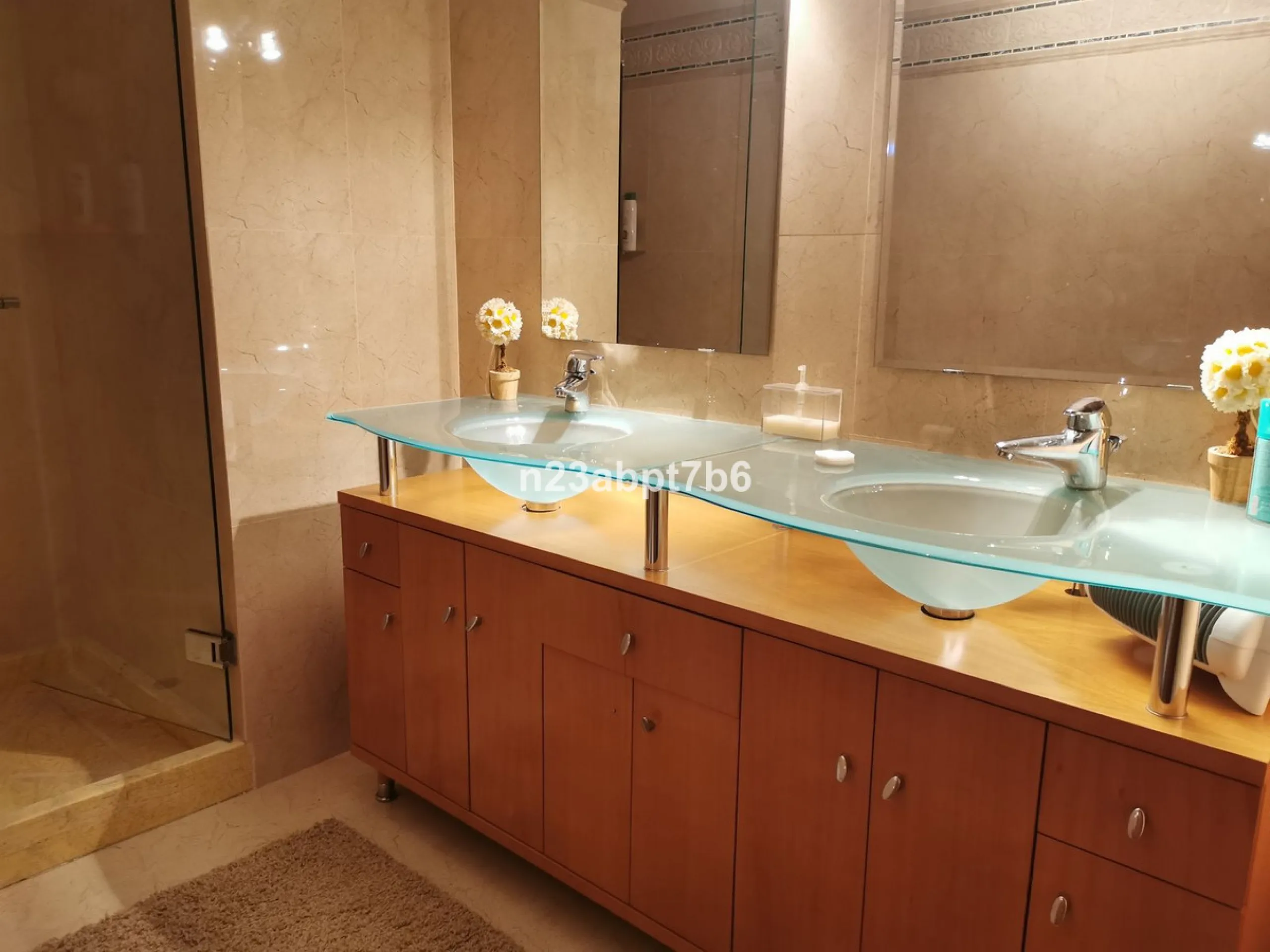 Great opportunity for INVESTMENT seekers to purchase an apartment with three bedrooms and two bathrooms, en-suite in the Master bedroom, in the central area of the Marbella's Golf Valley, Nueva Andalucia.