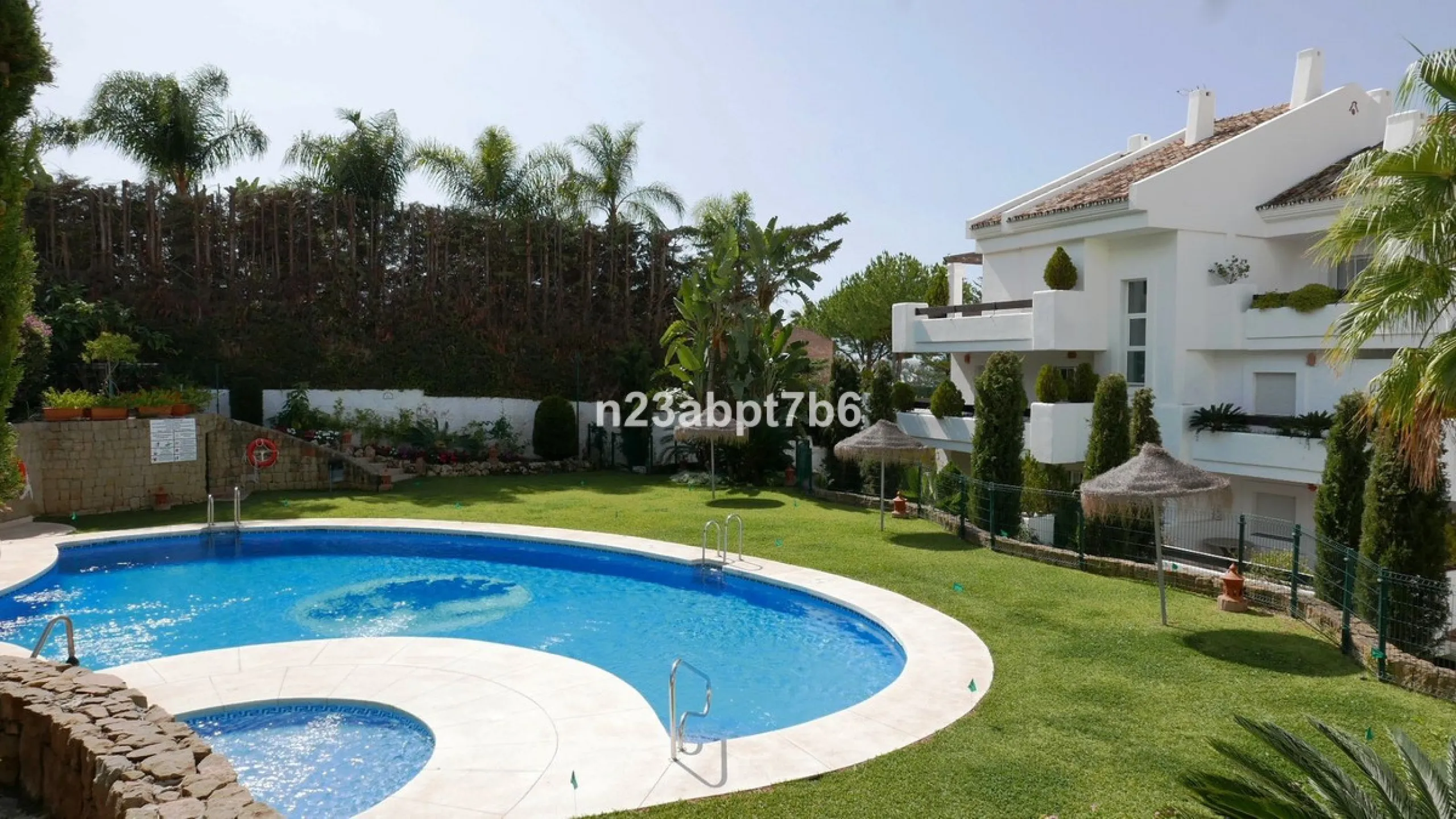 Great opportunity for INVESTMENT seekers to purchase an apartment with three bedrooms and two bathrooms, en-suite in the Master bedroom, in the central area of the Marbella's Golf Valley, Nueva Andalucia.