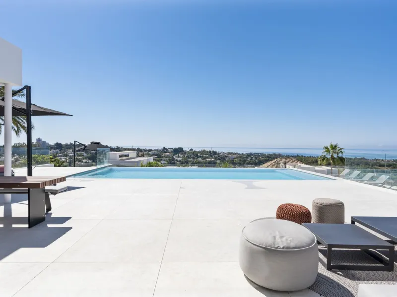 Discover an Astonishing and Unique Villa in El Paraíso Alto! Experience Luxury Like Never Before
