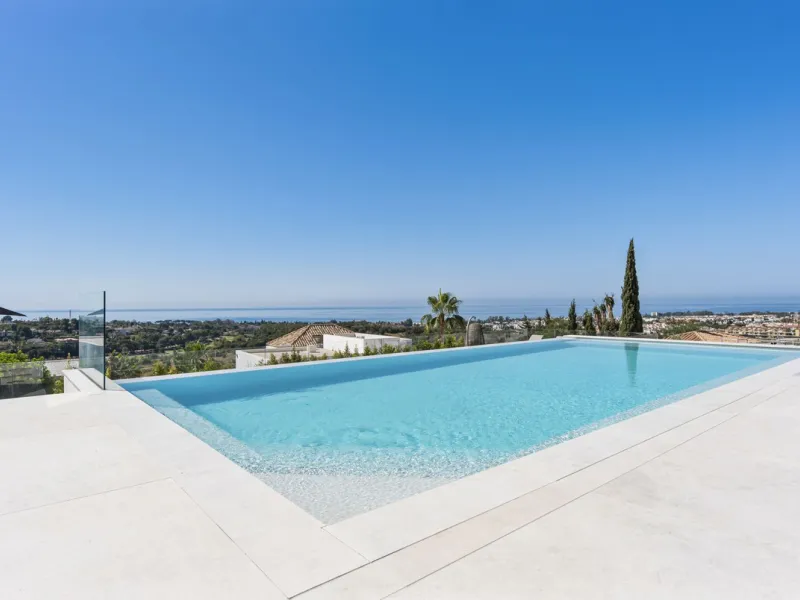 Discover an Astonishing and Unique Villa in El Paraíso Alto! Experience Luxury Like Never Before