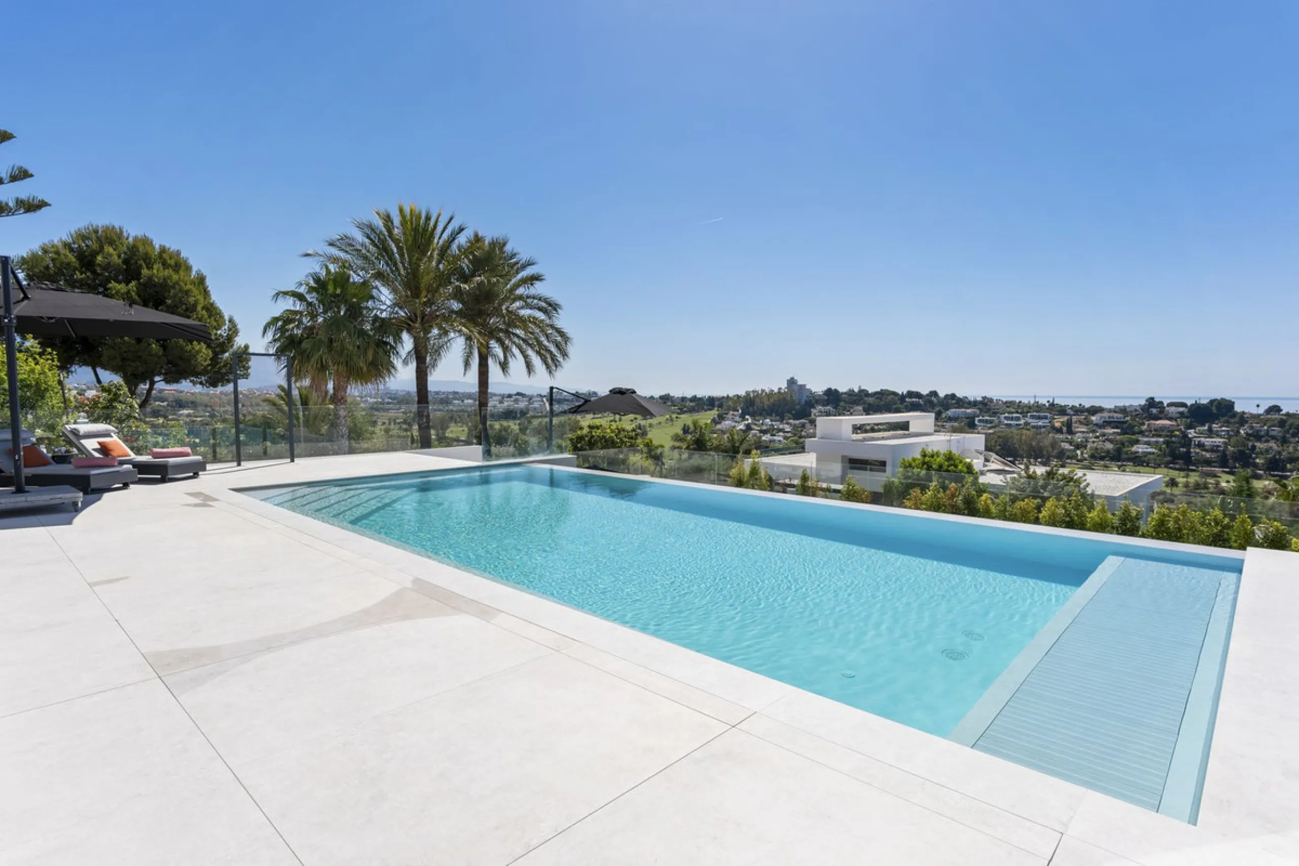 Discover an Astonishing and Unique Villa in El Paraíso Alto! Experience Luxury Like Never Before