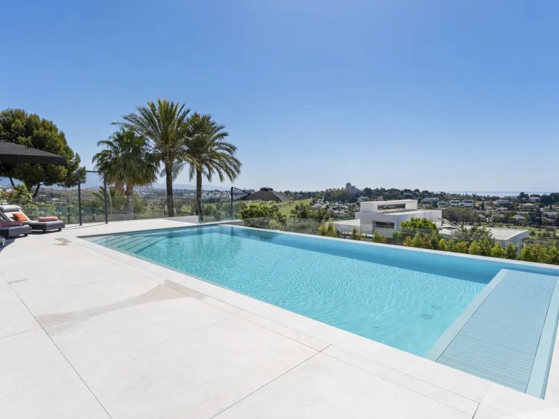Discover an Astonishing and Unique Villa in El Paraíso Alto! Experience Luxury Like Never Before