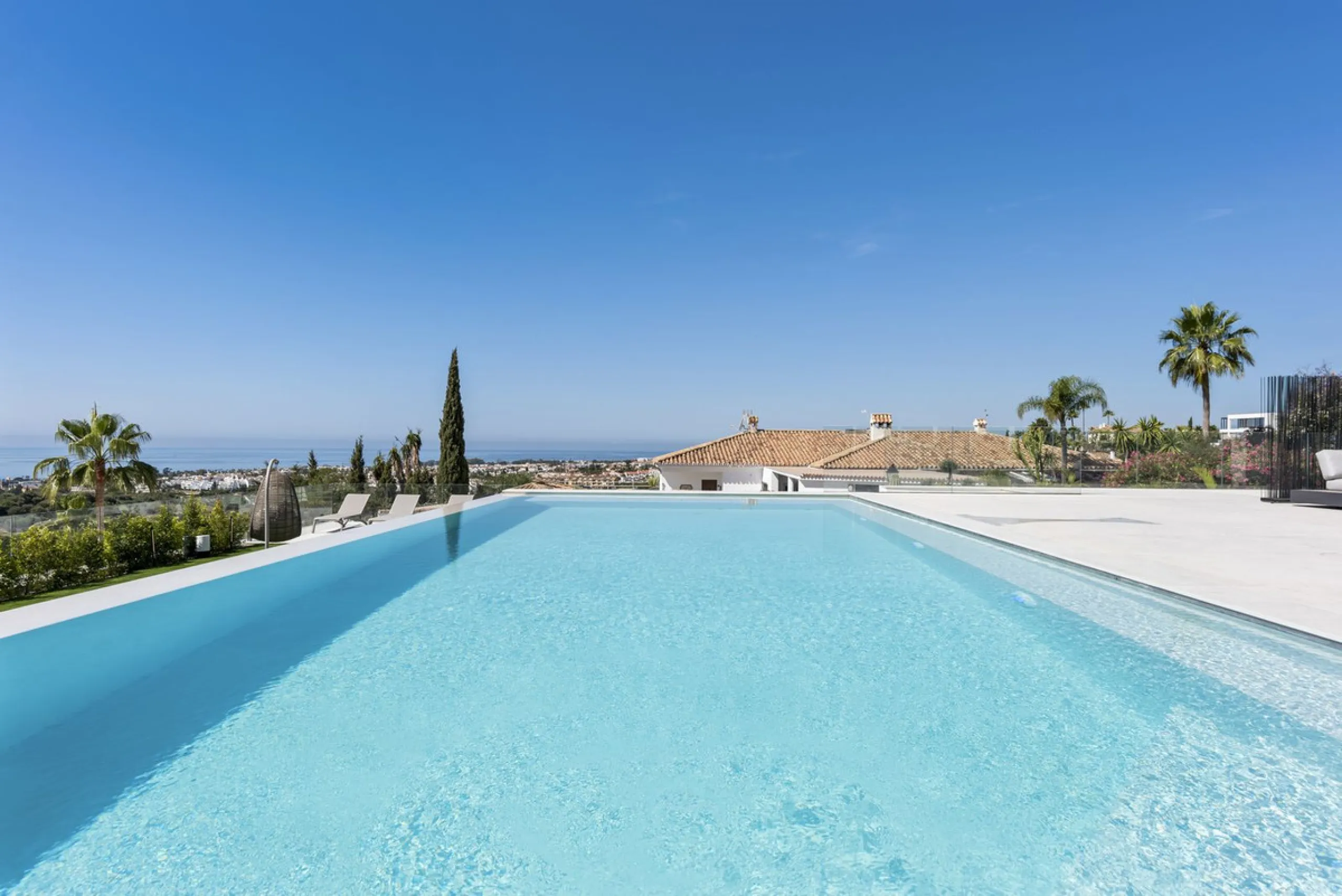 Discover an Astonishing and Unique Villa in El Paraíso Alto! Experience Luxury Like Never Before