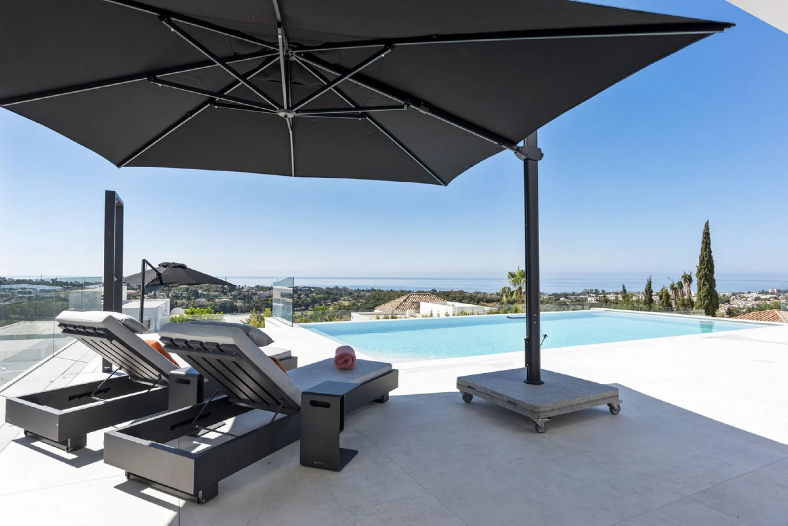 Discover an Astonishing and Unique Villa in El Paraíso Alto! Experience Luxury Like Never Before
